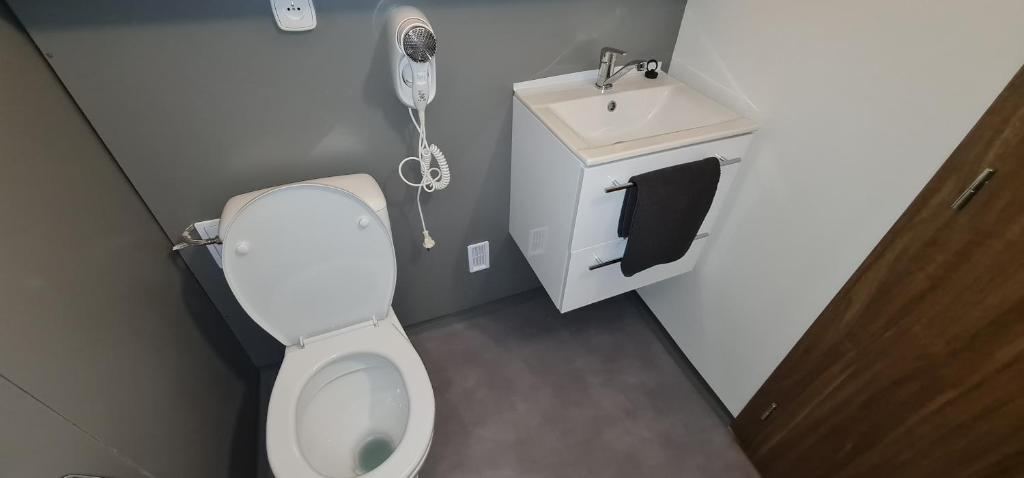 Koupelna v ubytování Apartmány Orlová