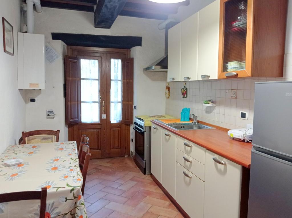 Kuchyňa alebo kuchynka v ubytovaní Agriturismo la Coccinella
