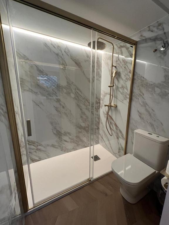 Un baño de Hotel Suites Feria de Madrid