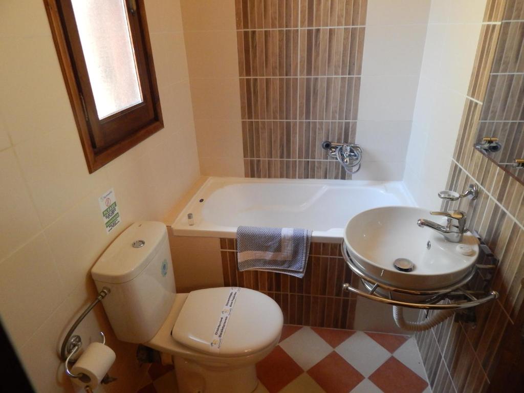Koupelna v ubytování Symmetron Suites