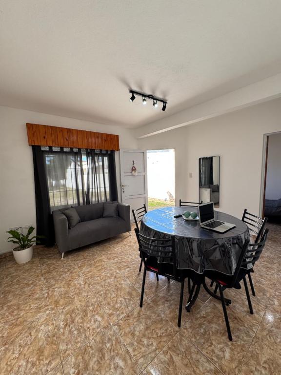 Ruang duduk di Complejo NAEN - Apartamentos a 1 Cuadra del Mar - Mar del Tuyú