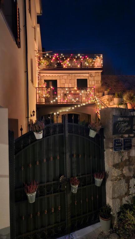 Budova, v ktorej sa apartmán nachádza