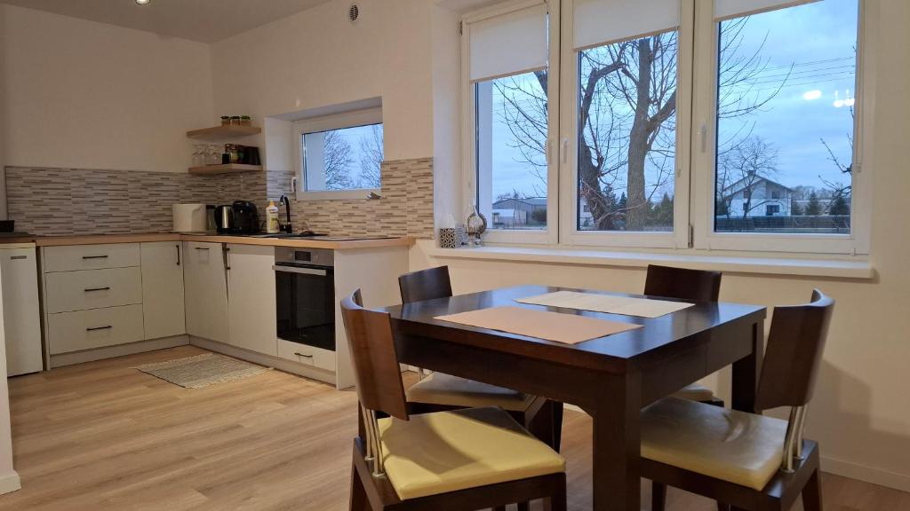 Η κουζίνα ή μικρή κουζίνα στο Apartamenty biebrzańskie