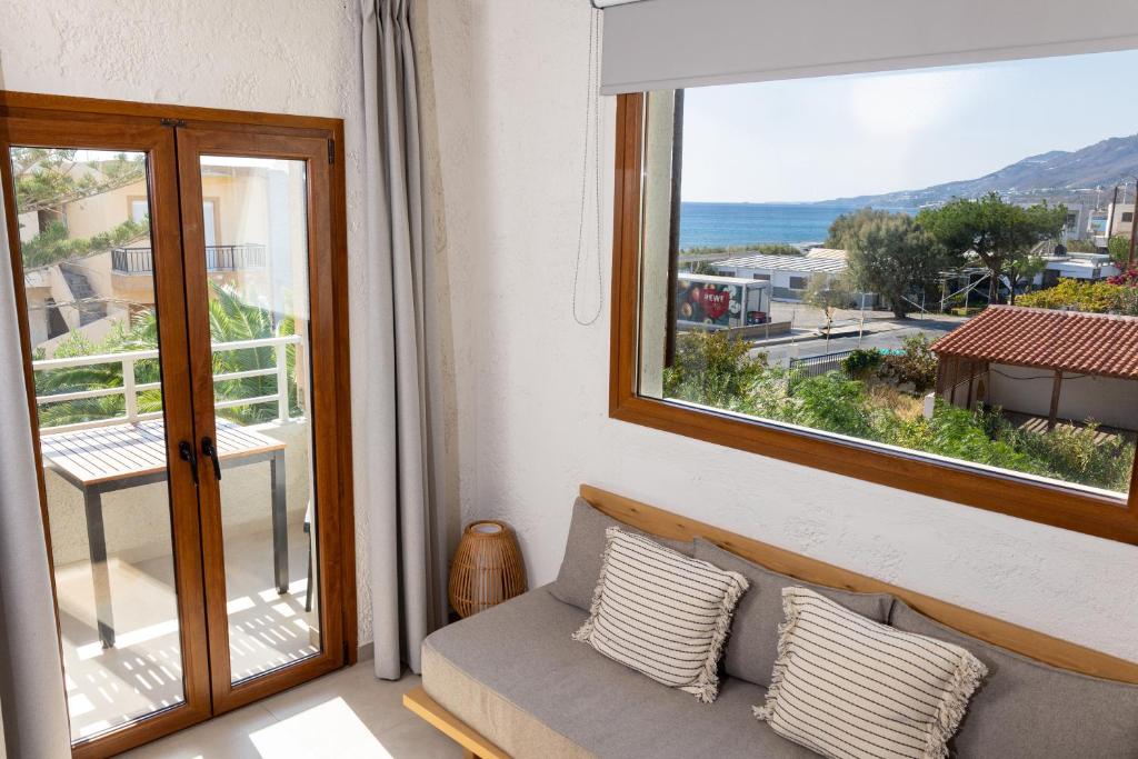 Okeanis Mystique South - 8