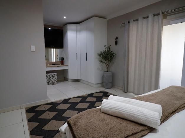Summer PALACE Guesthouse - 