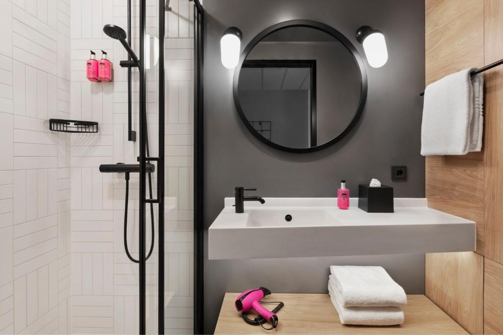 Moxy Duesseldorf City - Resim 32