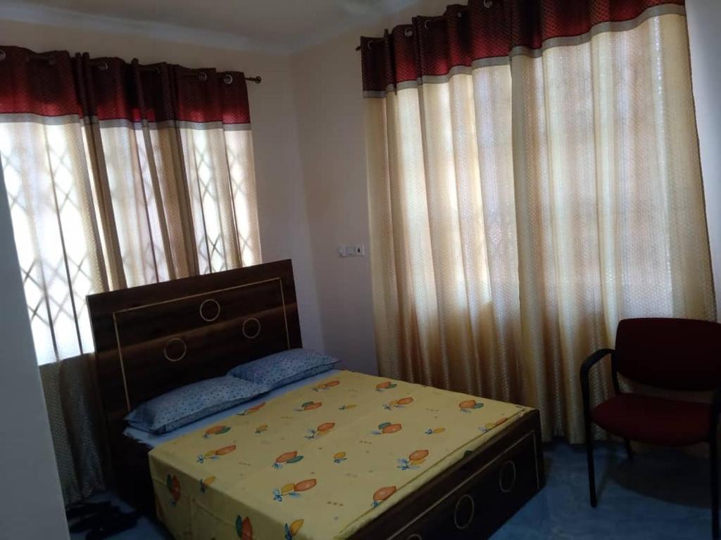 Postel nebo postele na pokoji v ubytování Beta Rooms Double Bedroom Gome Fortress Business Center Dansoman Accra