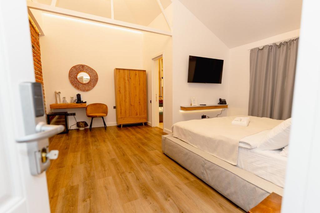Postel nebo postele na pokoji v ubytování Hotel 5 HILLS DRAGASANI