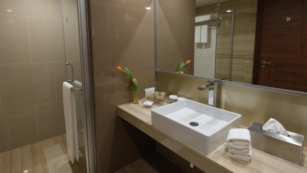 Holiday Inn Kuwait Al Thuraya City, an IHG Hotel - Suite King D'une Chambre Avec Baignoire à Jets