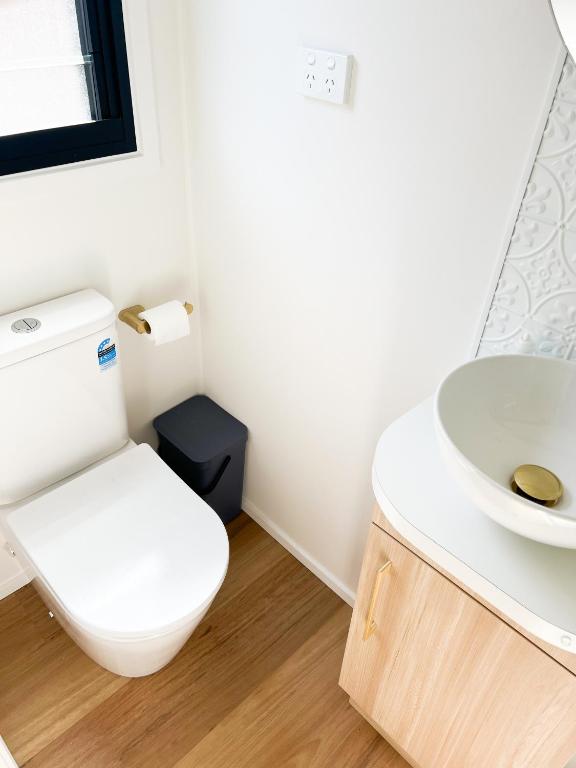 Baðherbergi á Modern Kiama Tiny House - A unique coastal escape