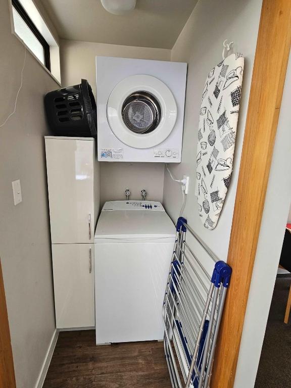 Beautiful Apartment Surrounded by Native Bush - Resim 21