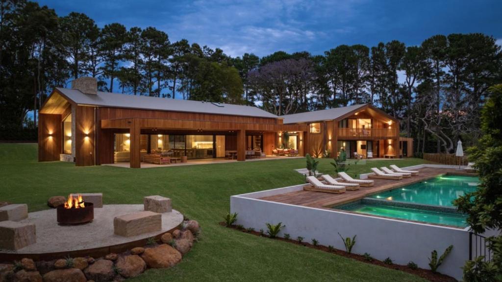 a house with a swimming pool in the yard at Cedar Hill in Newrybar