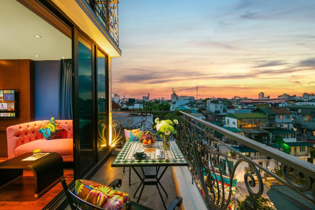 Balkón nebo terasa v ubytování Aurora Central Hanoi Hotel