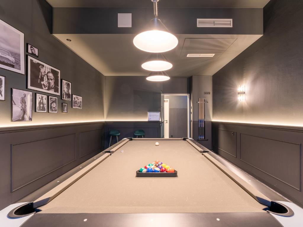 Biliár nebo kulečník v ubytování JustStay München Hotel & Apartments