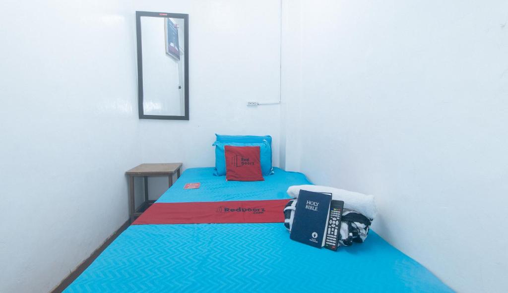 Postel nebo postele na pokoji v ubytování RedDoorz near OWWA Pasay