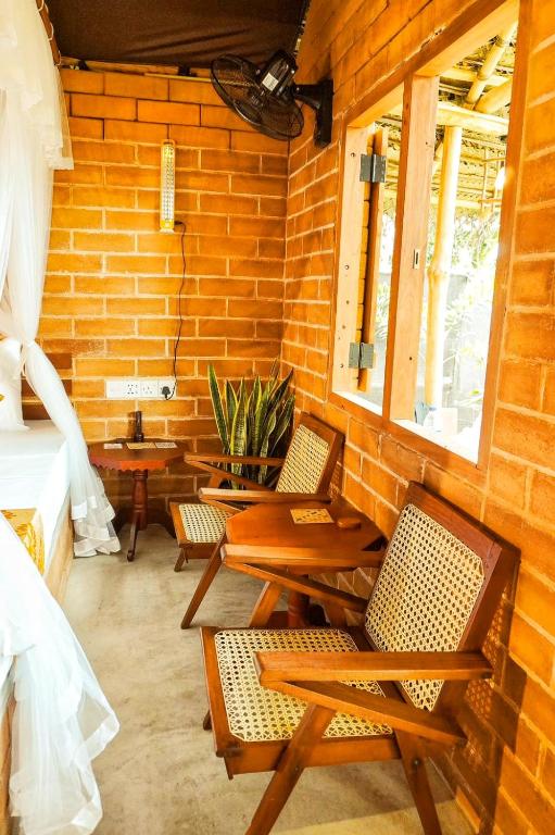 Posezení v ubytování Lunuvila Resort Hiriketiya Dikwella