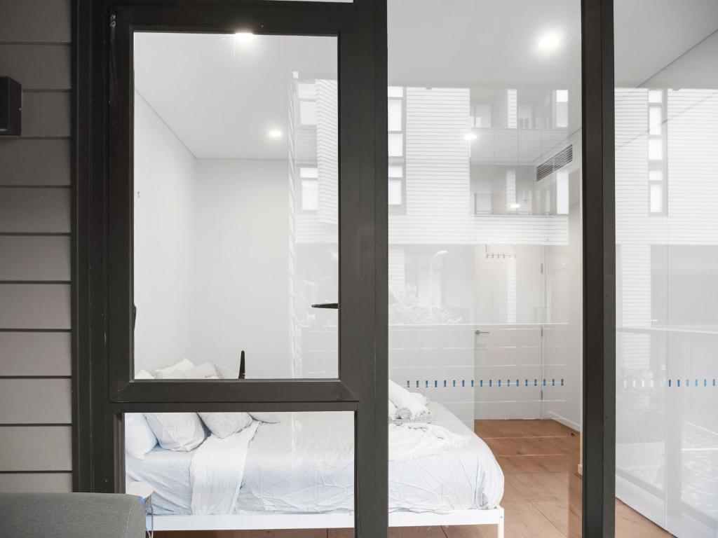 Φωτογραφία από το άλμπουμ του Modern Split Level 2Bed with Pool στο Σίδνεϊ