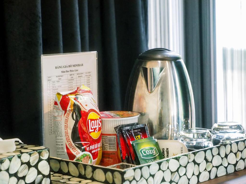 Příslušenství pro přípravu čaje a kávy v ubytování Rosa Hanoi Hotel