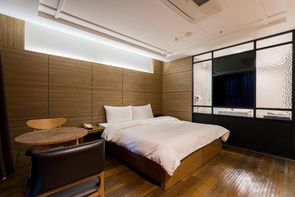 Browndot Hotel Incheon Songdo - Deluxe Double Room With Breakfast For 2