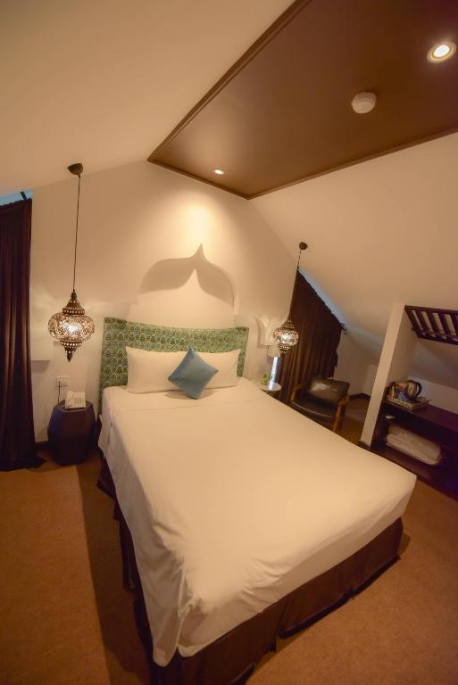 Postel nebo postele na pokoji v ubytování Rosa Hanoi Hotel