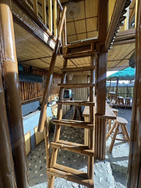 Palanda nebo palandy na pokoji v ubytování Camp Luis Liwliwa San Felipe