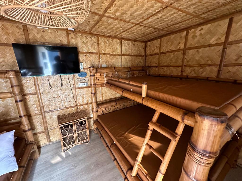 TV a/nebo společenská místnost v ubytování Camp Luis Liwliwa San Felipe