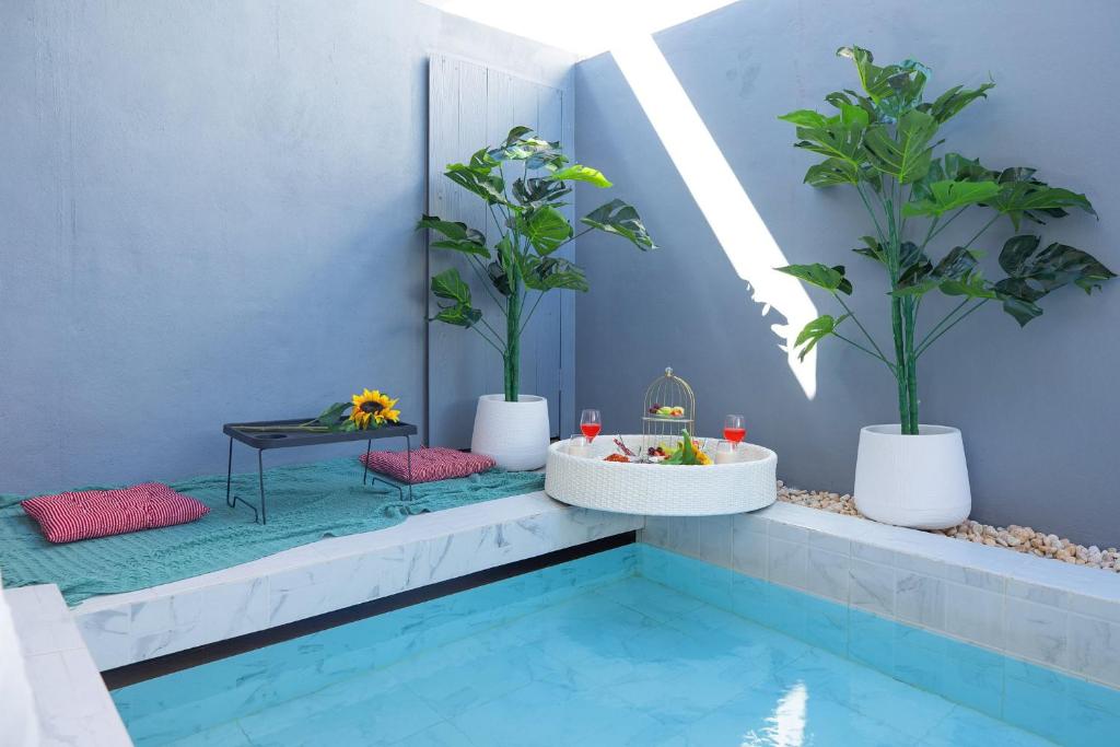 Bazén v ubytování Best Time Pool Suites nebo v jeho okolí