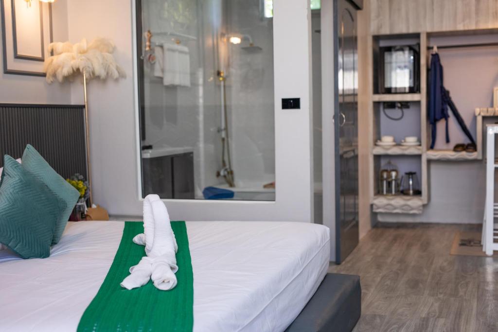 Postel nebo postele na pokoji v ubytování Best Time Pool Suites