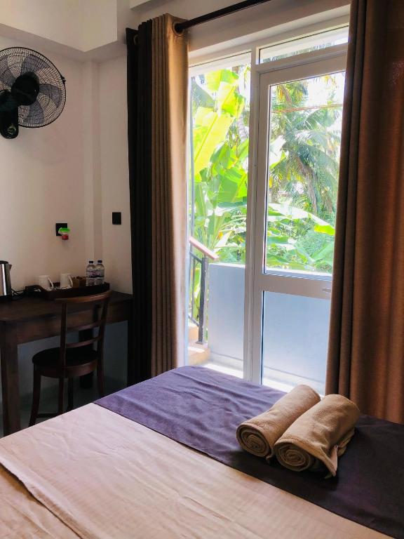 Postel nebo postele na pokoji v ubytování Devon Surf . Inn - Hiriketiya