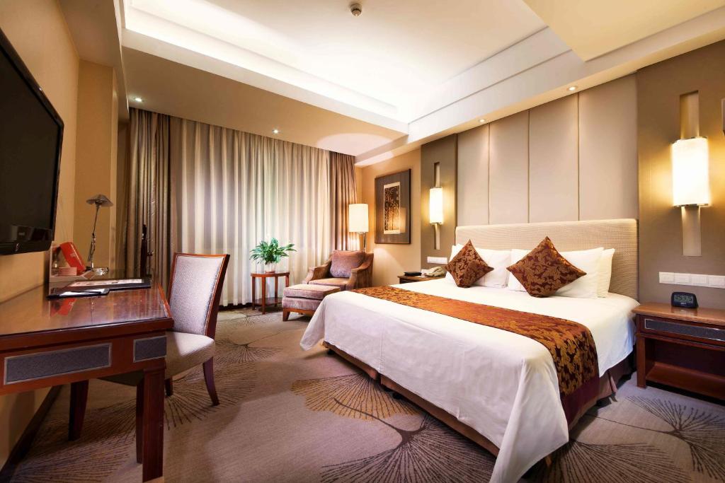 Postel nebo postele na pokoji v ubytování Shanghai Yuehua Hotel