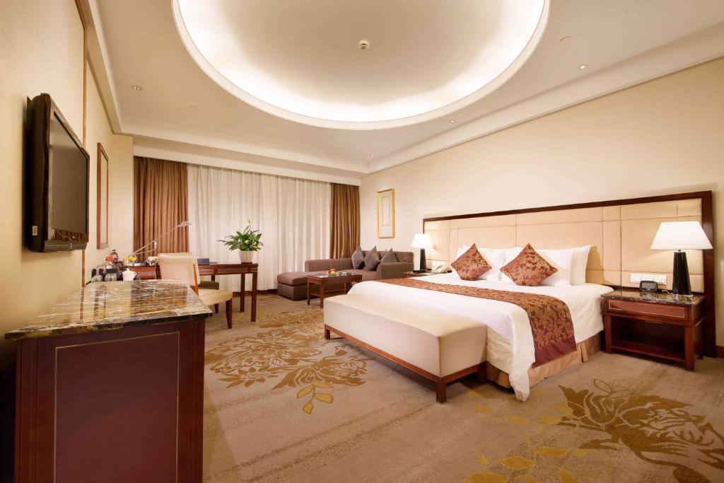 Postel nebo postele na pokoji v ubytování Shanghai Yuehua Hotel