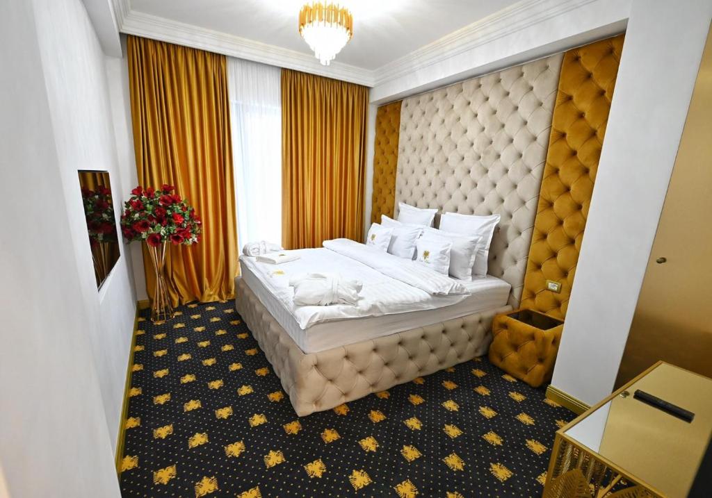 Postel nebo postele na pokoji v ubytování Emir Palace