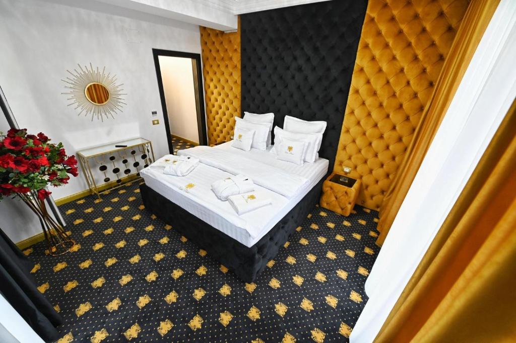 Postel nebo postele na pokoji v ubytování Emir Palace