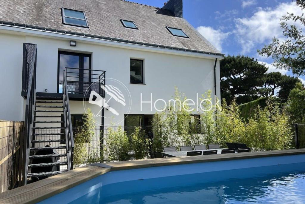 Bazén v ubytovaní Duplex neuf Hyper Design - Piscine chauffée alebo v jeho blízkosti