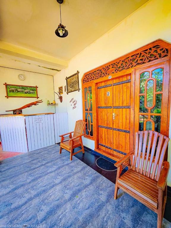 Posezení v ubytování Dinesh Safari Homestay