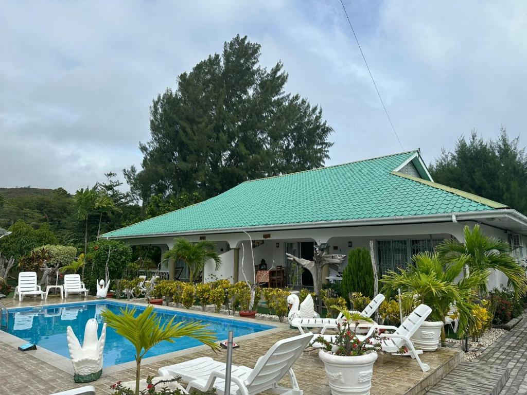 Bazén v ubytování Leo Selfcatering nebo v jeho okolí