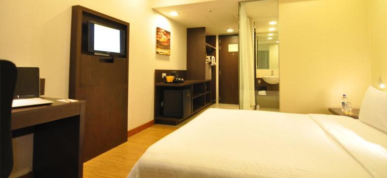 Postel nebo postele na pokoji v ubytování Keys Select by Lemon Tree Hotels, Kochi
