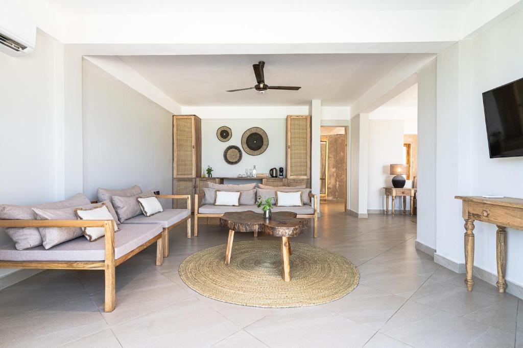 TV a/nebo společenská místnost v ubytování Kaskazi Hotel Zanzibar