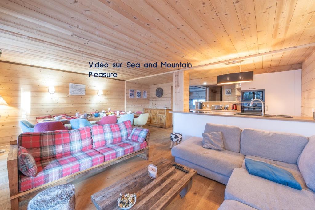Chalet Alpe d'Huez 1850-Sea and Mountain Pleasure Avec 2 appartements- 1 Appartement 3 Chambres 8 Couchages - 3 Salles d'eau et 1 Appartement 5 Chambres 12 Couchages 5 Salles d'eau - Jacuzzi et Sauna -Pieds des Pistes et Centre