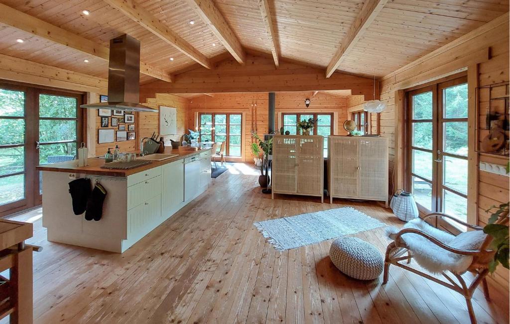 Posezení v ubytování Lovely Home In Anderstorp With Wifi