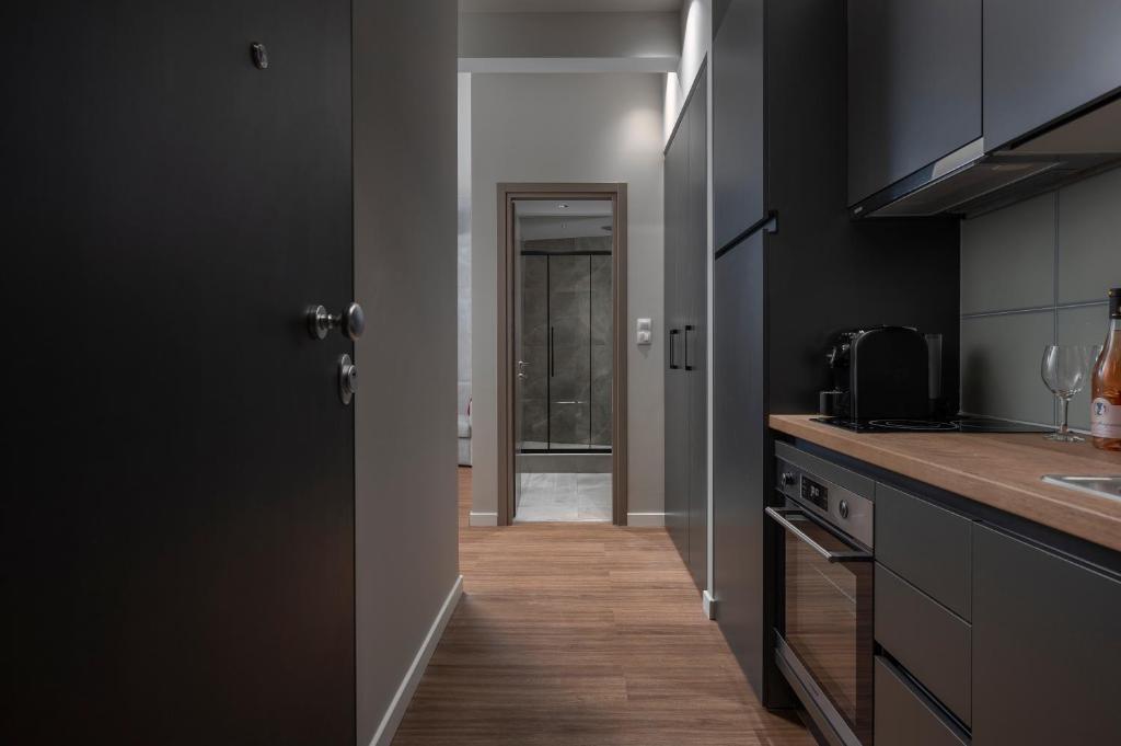 Kuchyň nebo kuchyňský kout v ubytování Hebrard Industrial Suites