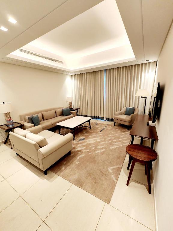 TV a/nebo společenská místnost v ubytování Apartments with three bedrooms at address hotel