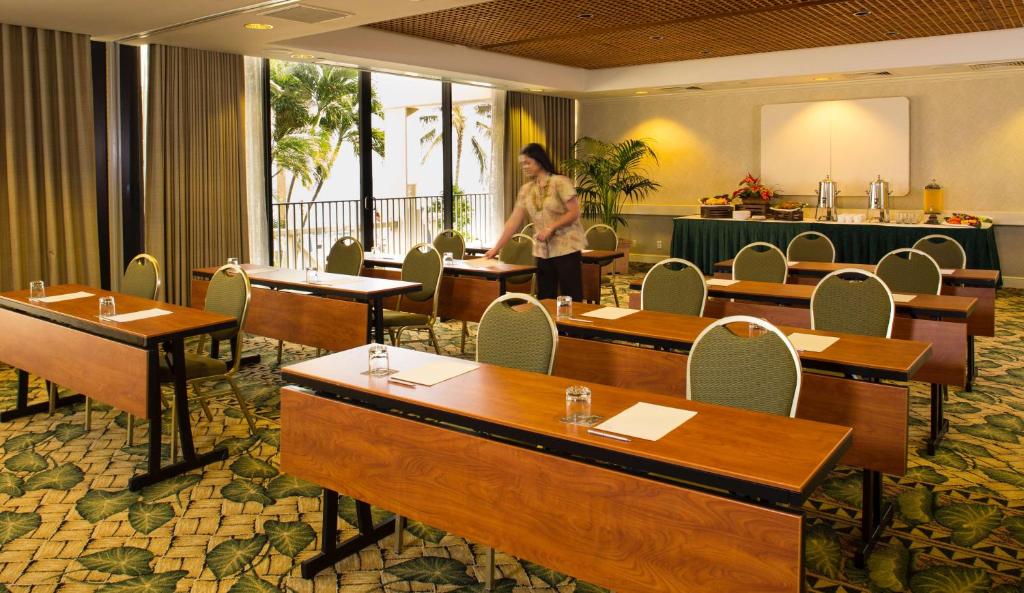 Restaurace v ubytování OUTRIGGER Waikiki Beach Resort