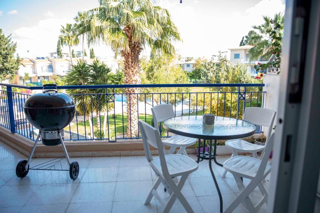 Balkón nebo terasa v ubytování Paradise Gardens pool view apartment