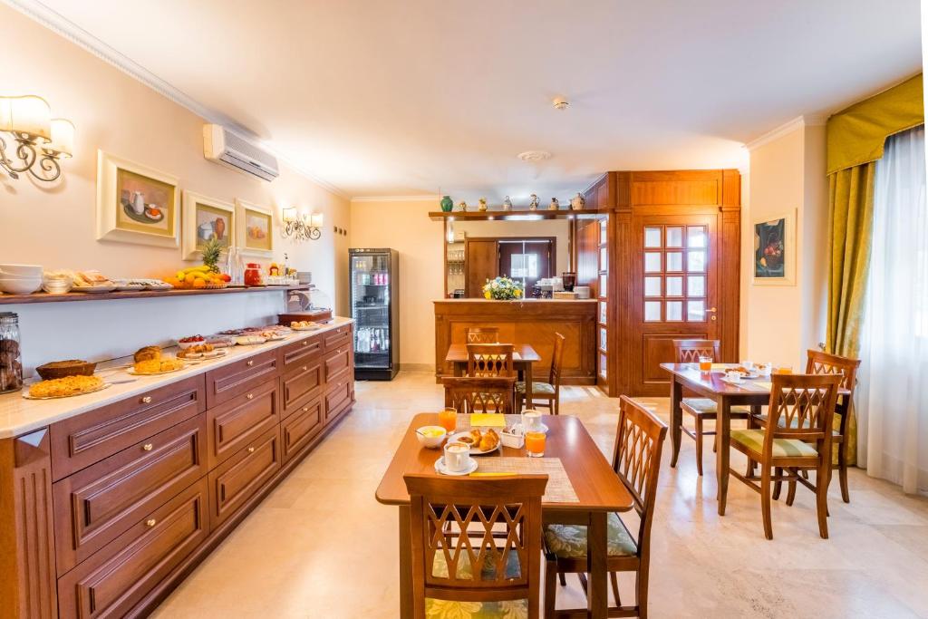 Kuchyňa alebo kuchynka v ubytovaní Altea Suites