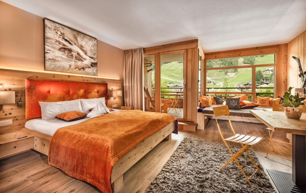 Posteľ alebo postele v izbe v ubytovaní Alpin Juwel - Lifestyle und Biohotel