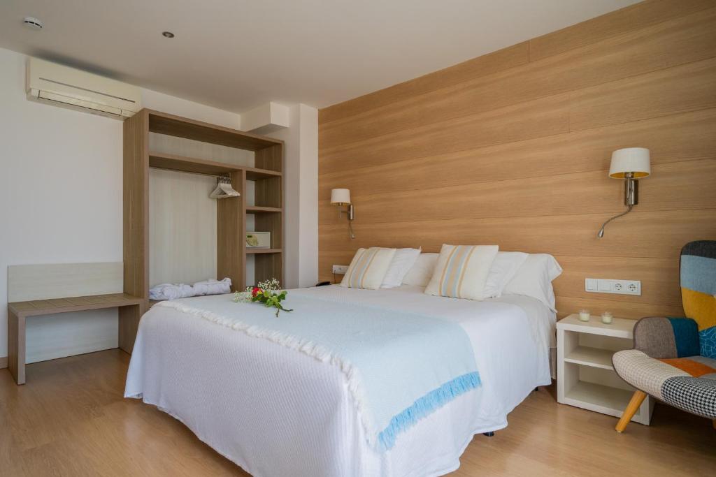 Posteľ alebo postele v izbe v ubytovaní Hostal Menurka