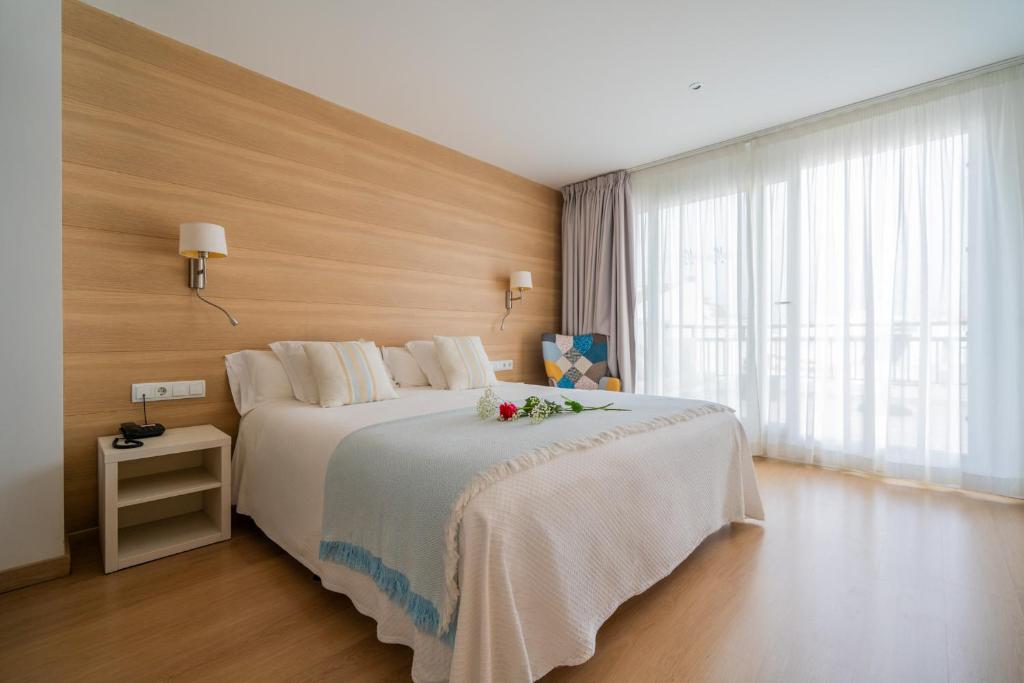 Posteľ alebo postele v izbe v ubytovaní Hostal Menurka