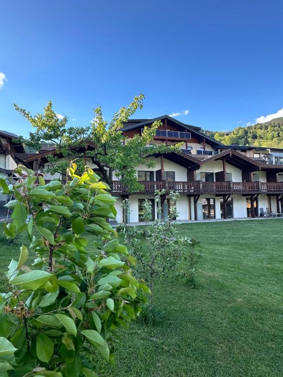 Nespecifikovaný výhled na hory nebo výhled na hory při pohledu z aparthotelu