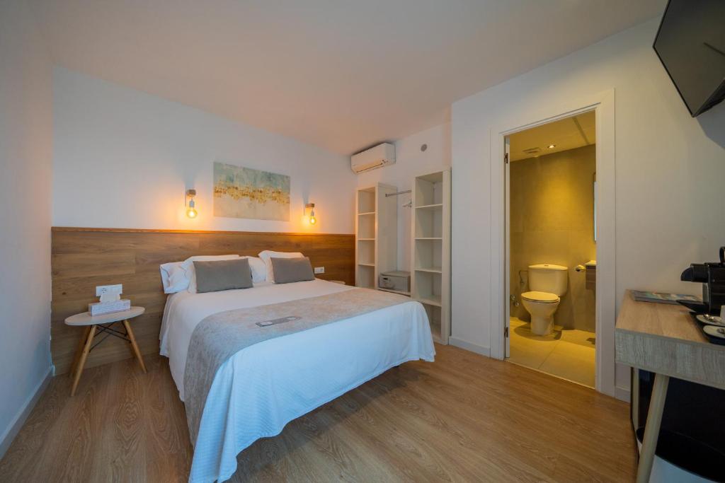 Posteľ alebo postele v izbe v ubytovaní Hostal Menurka